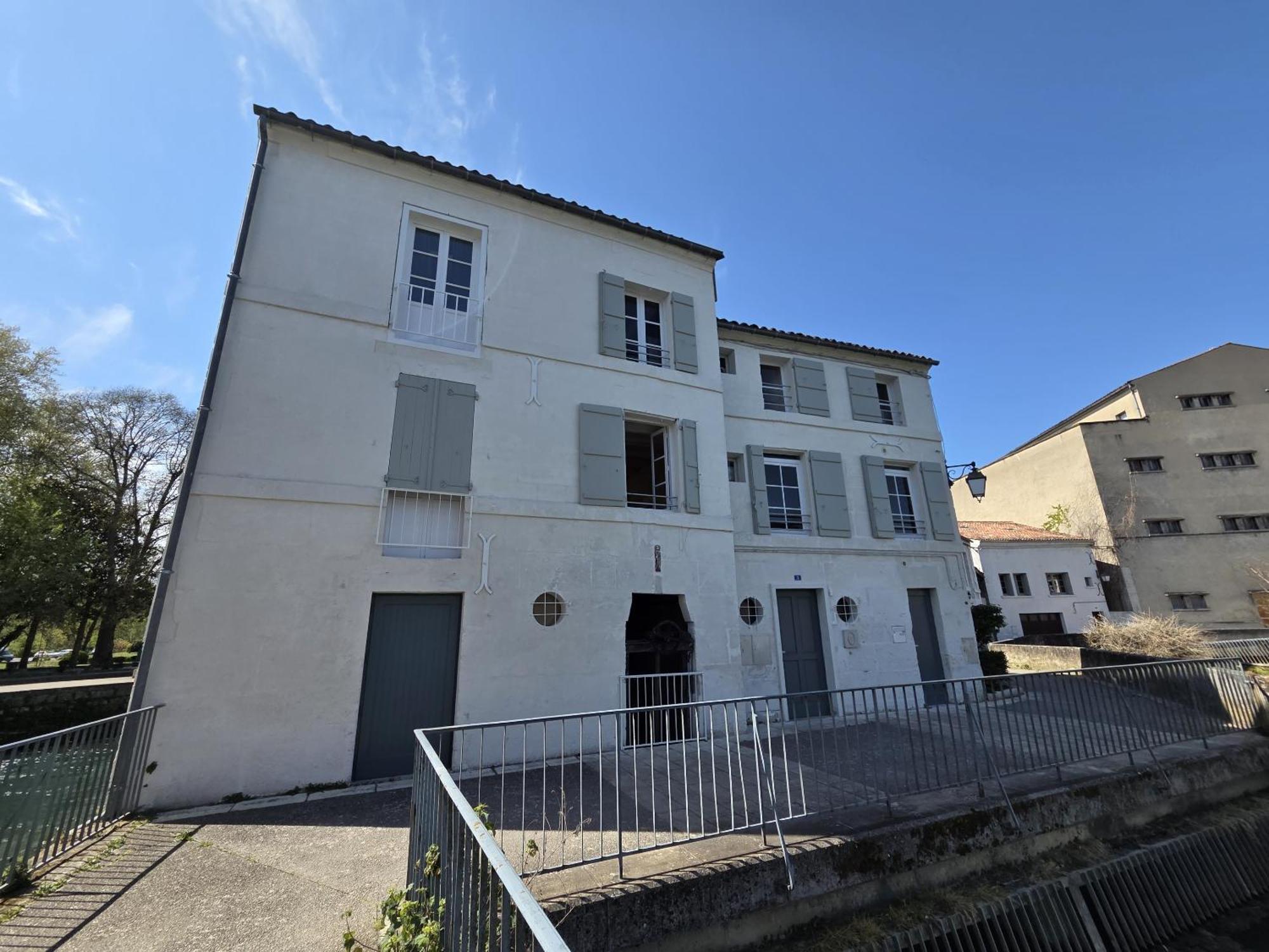 Апартаменты Quai 3 Loft Moderne Et Lumineux Les Pieds Dans L'Eau Жарнак Экстерьер фото